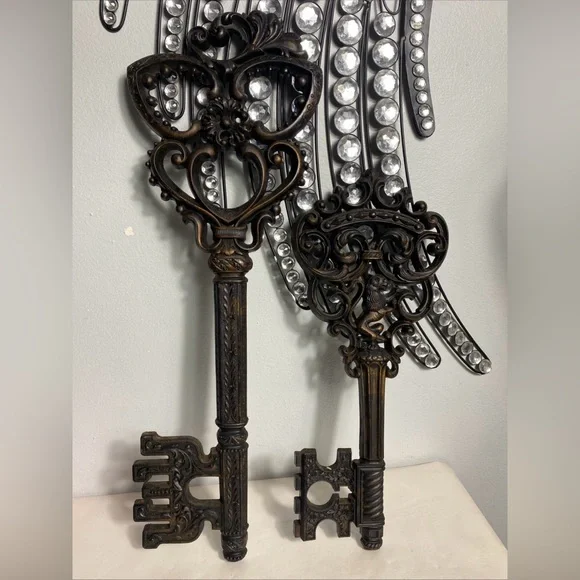 Set of Two MCM wall hanging skeleton keys decor Dart Industries 24” & 18” - Picture 2 of 9